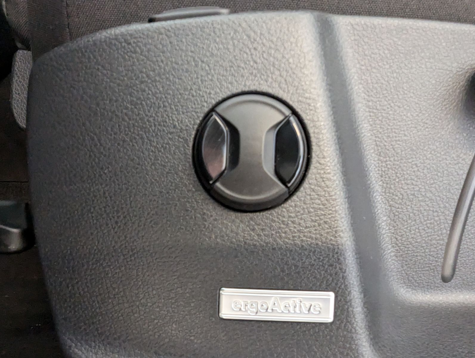 VW Touran 2.0 TDI DSG Comf. ACC LED Kamera - Image 23