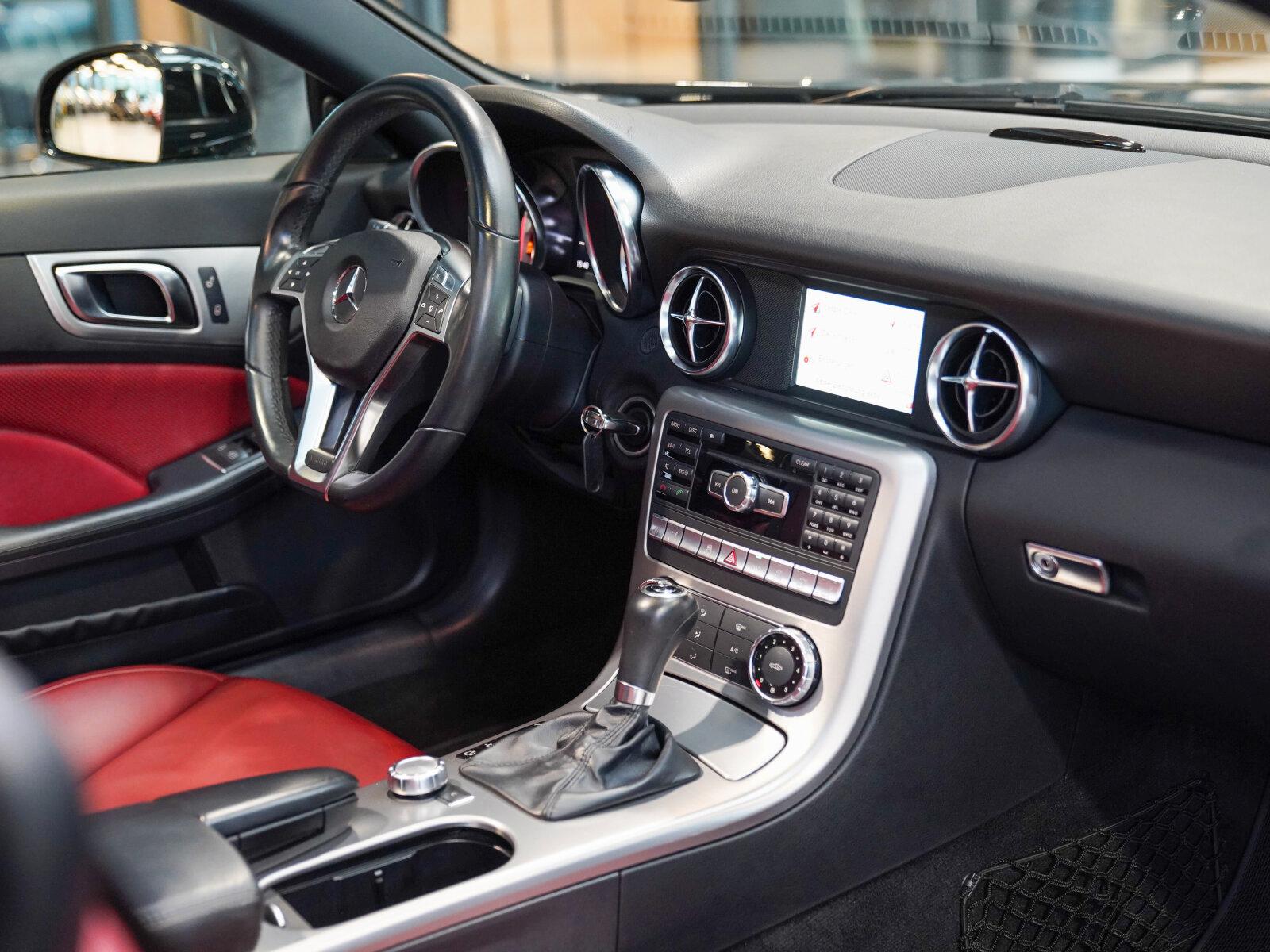 Mercedes-Benz SLK 200 BlueEFFICIENCY Roadster AirscarfAMG Line
