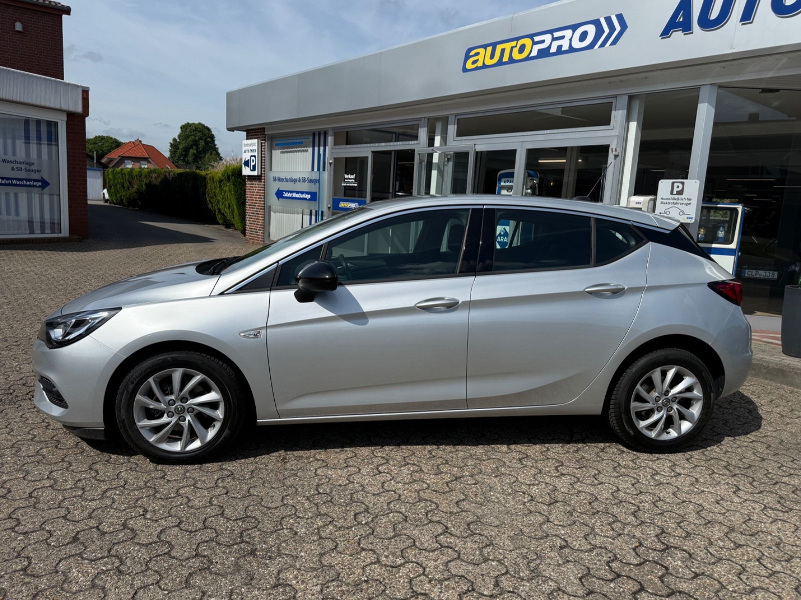 Fahrzeugabbildung Opel Astra 1.4 Turbo Elegance Autom. Navi/LED/SHZG