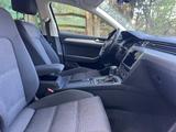 Volkswagen Passat Variant mit AHK - : V mit