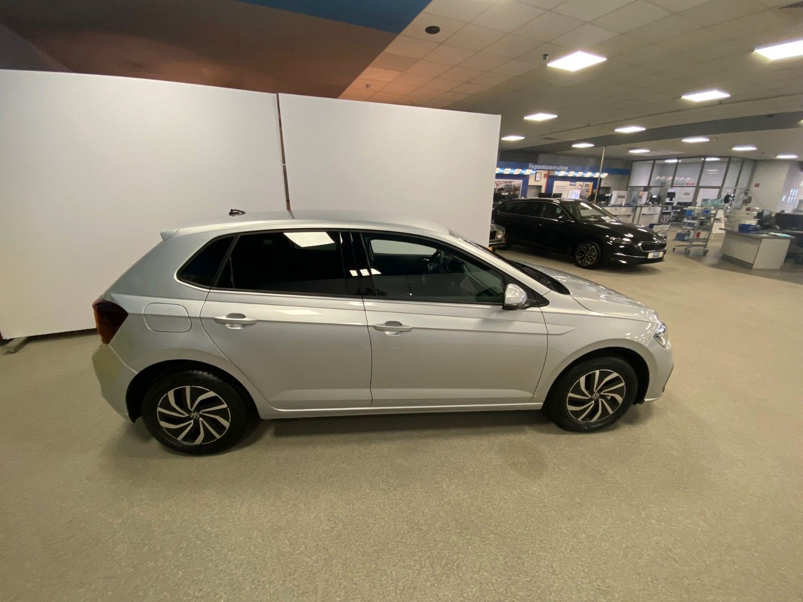 Fahrzeugabbildung Volkswagen Polo 1.0 TSI 70kW DSG Life+ALLWETTER+APP+GARANTI