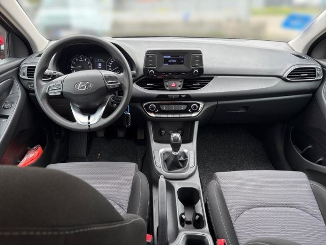 Fahrzeugabbildung Hyundai i30 Pure Radio,ZV mit FB,Klima DAB Spurhalteass.