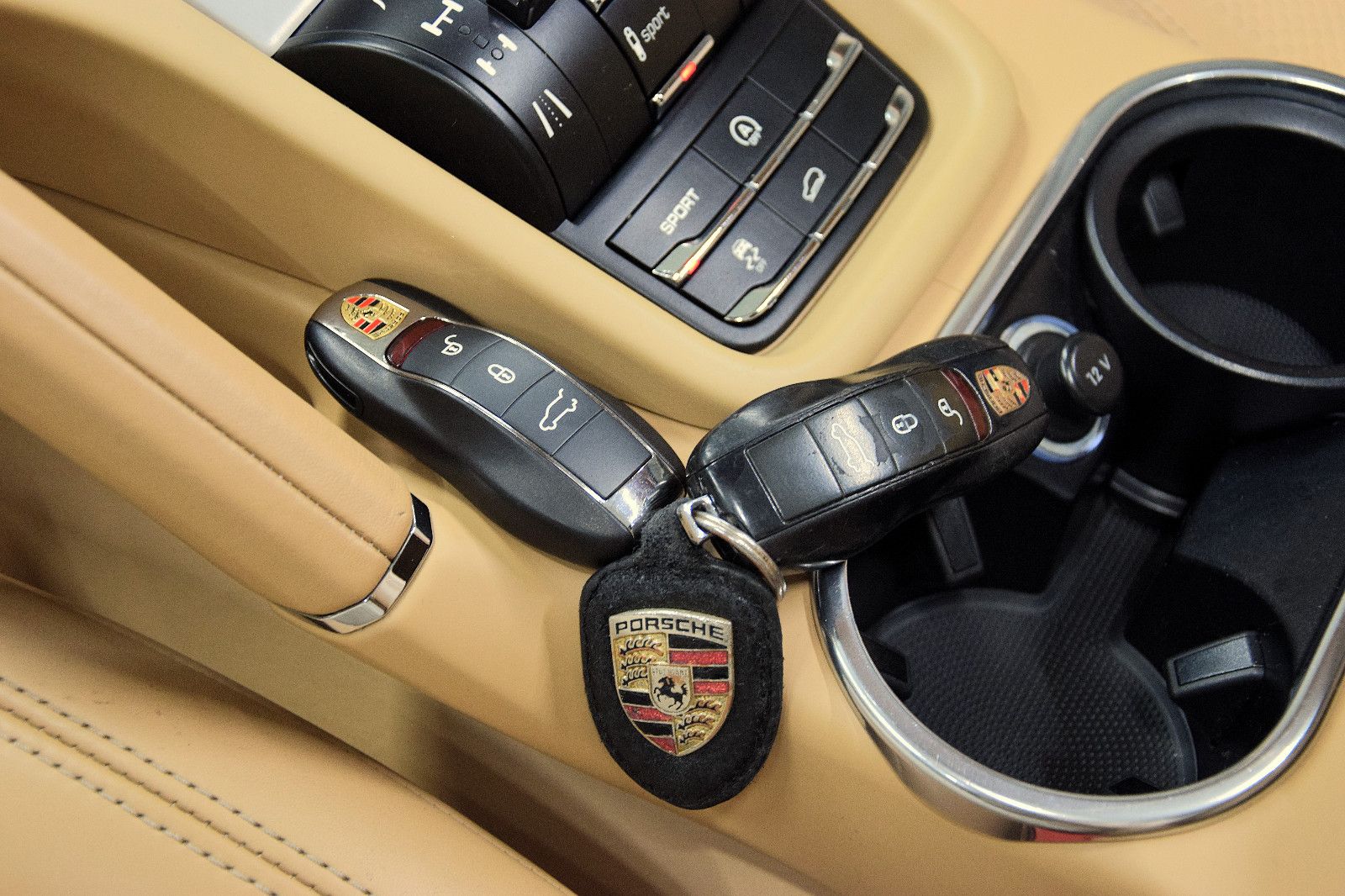 Fahrzeugabbildung Porsche Cayenne GTS PDLS+ Chrono BOSE Pano *Luft Kamera
