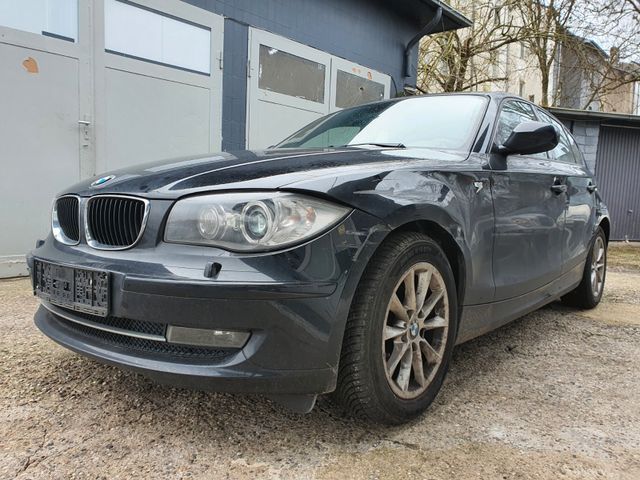 BMW 118i BMW EDITION*XENON*TLEDER*PDC*BLUET*