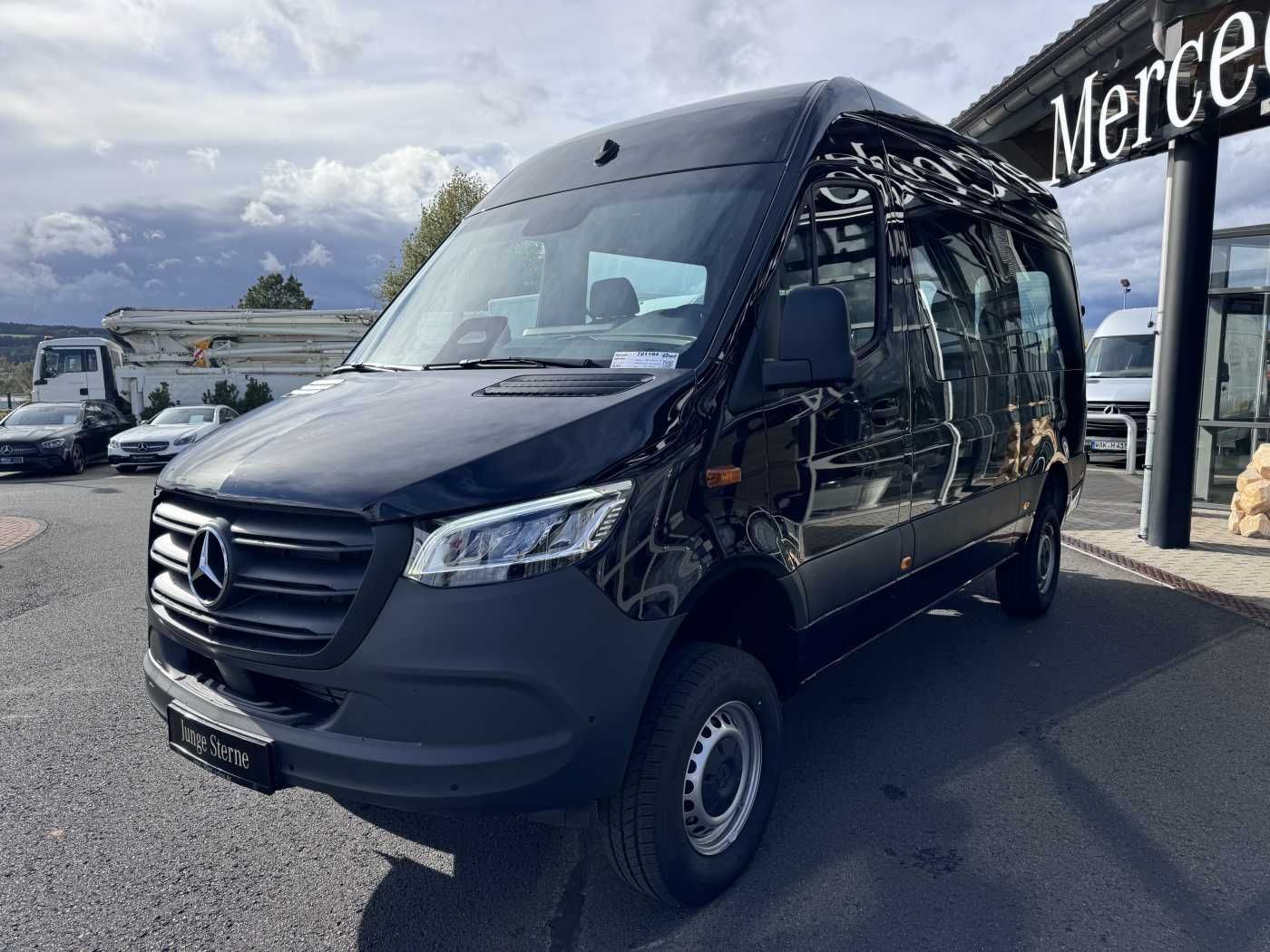 Fahrzeugabbildung Mercedes-Benz Sprinter 319 CDI 4x4 Tourer AHK Dachklima LED