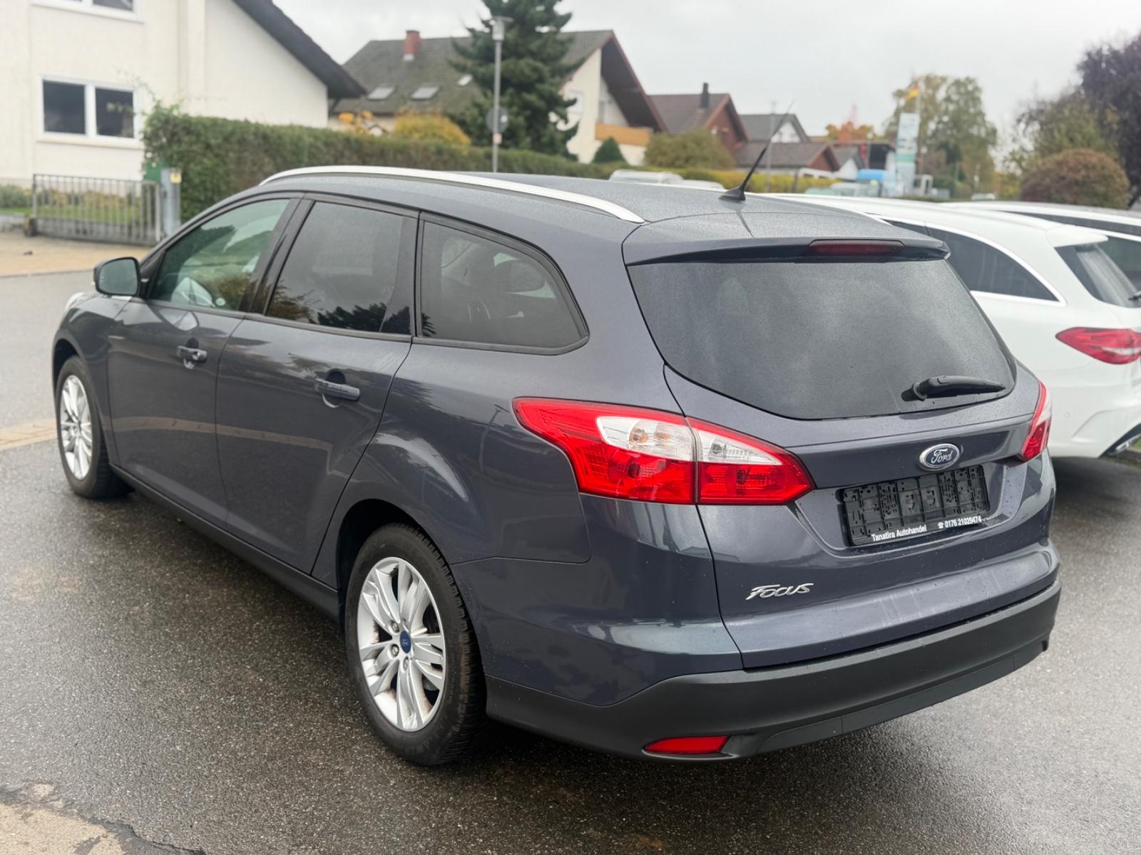 Ford Focus 2012 — interior