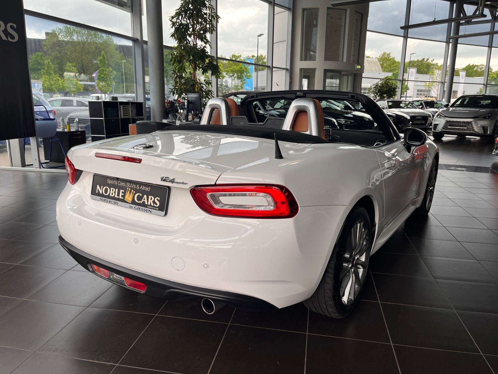 Fahrzeugabbildung Fiat 124 Spider Lusso KLIMA LED NAVI ALU