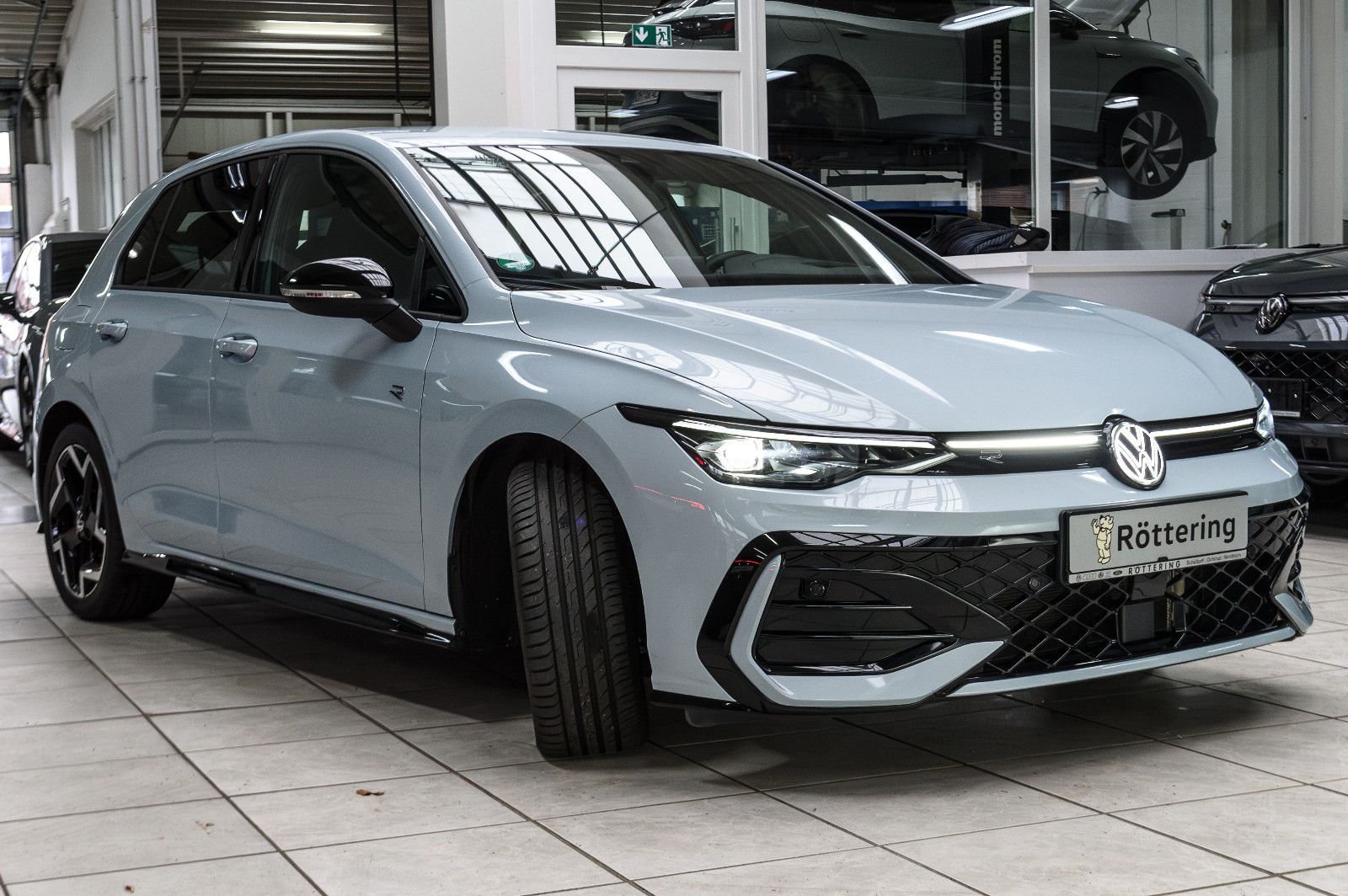 Fahrzeugabbildung Volkswagen Golf VIII 2.0 TDI R-Line IQ-LIGHT+BLACK-STYLE