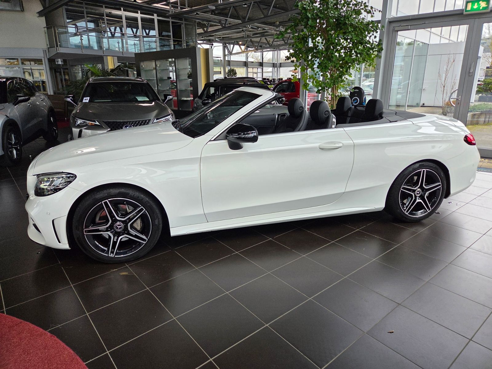 Fahrzeugabbildung Mercedes-Benz C 200 Cabrio AMG LINE NIGHT LED NAV RFK SHZ