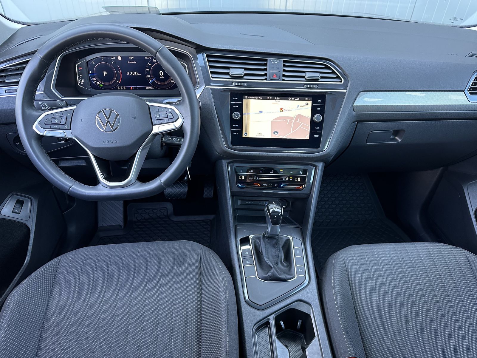 Fahrzeugabbildung Volkswagen Tiguan Allspace Life NAV+LED+PANO+HEAD-UP+18ZOLL