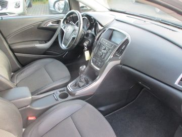 Opel Astra J Sports Tourer Innovation  PDC+Allwetter