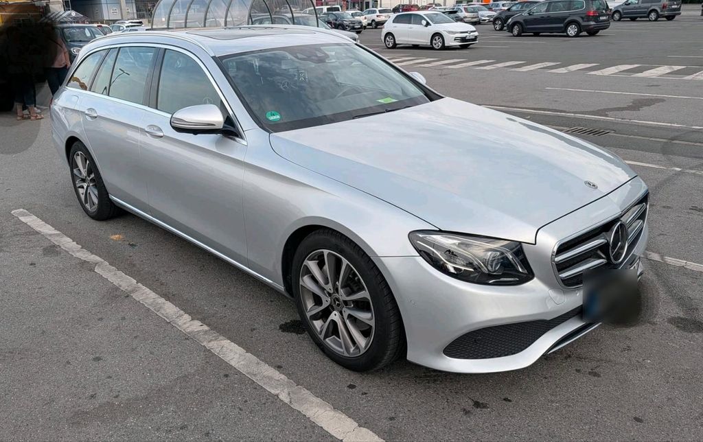 Image of Mercedes-Benz E 220