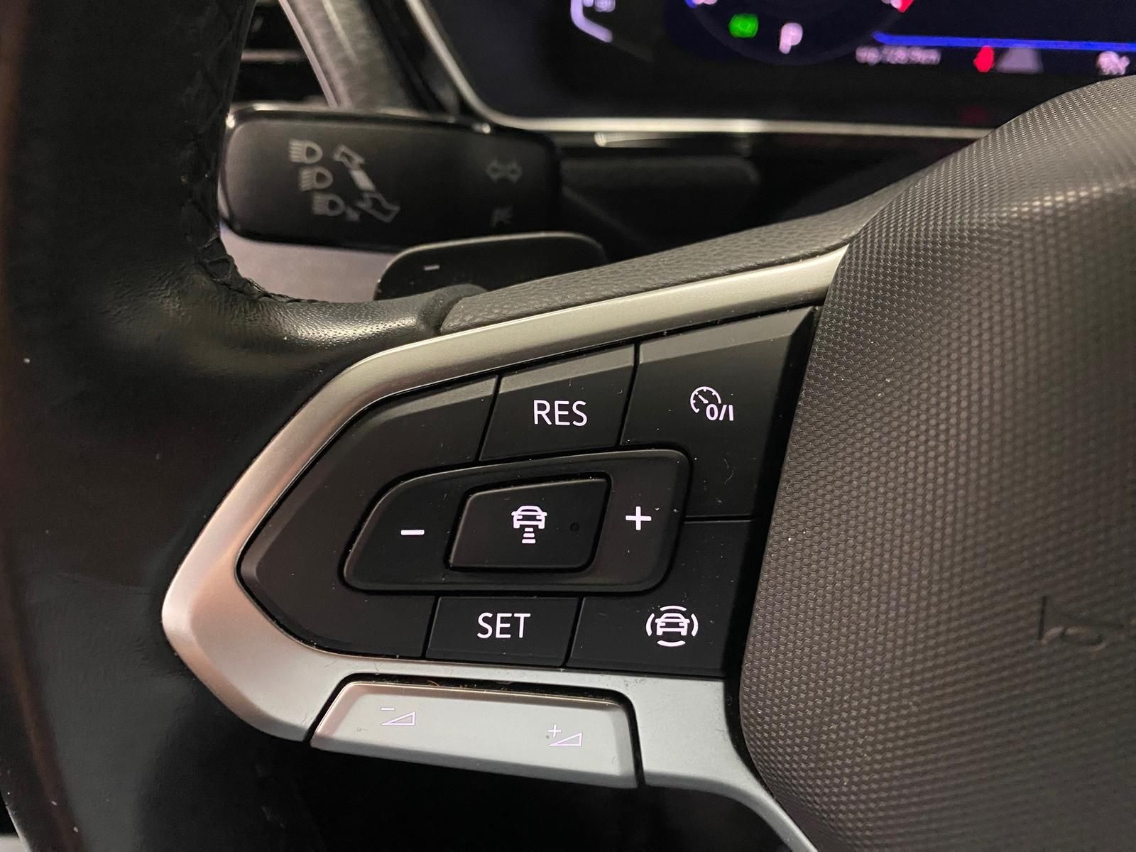 Fahrzeugabbildung Volkswagen T-Cross 1.5 TSI DSG Style R-Line+ACC+RFK+APP+LED