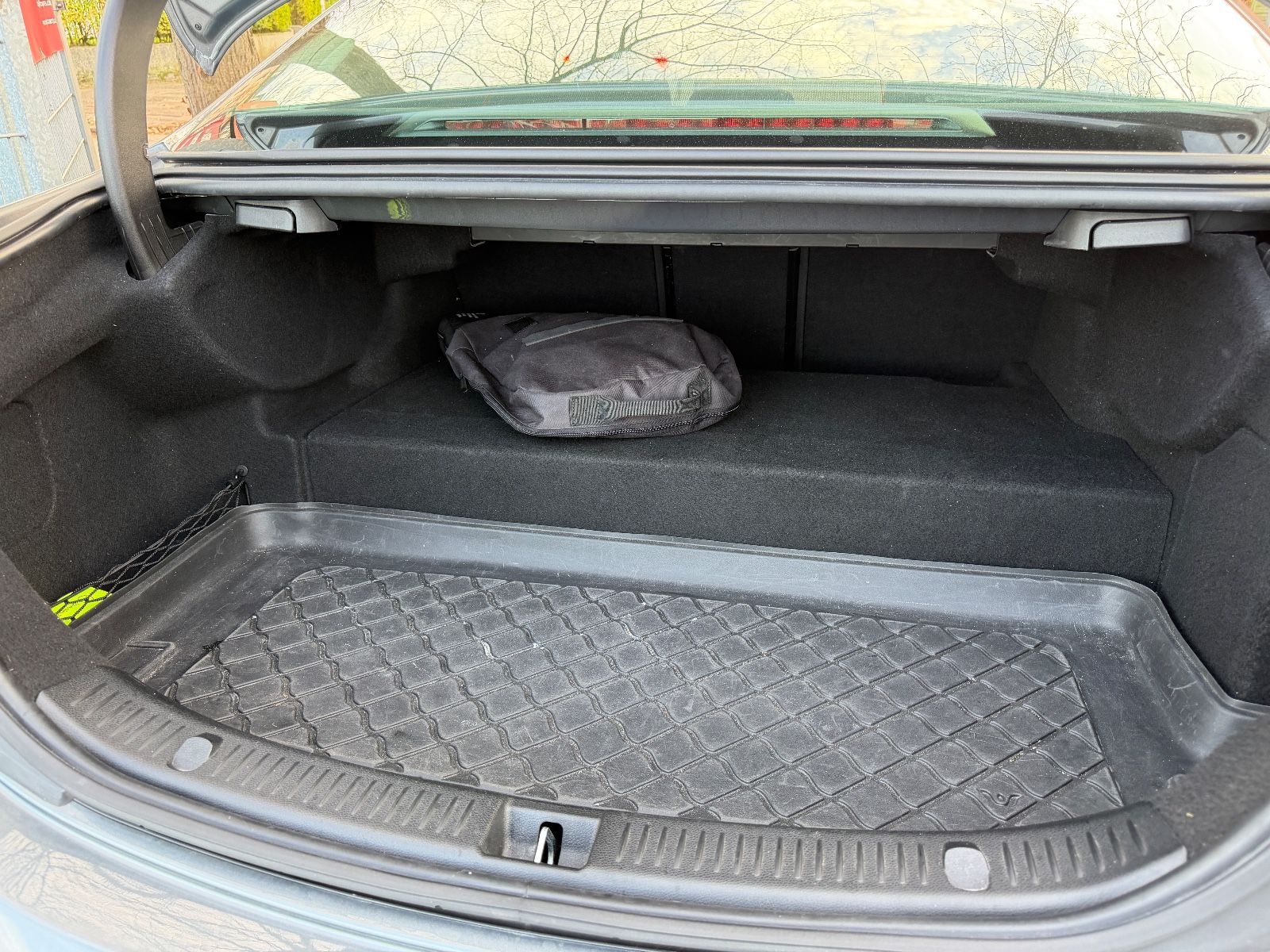 Fahrzeugabbildung Mercedes-Benz E 300e Avantgarde 4Matic*LED*KAMERA*TEILLEDER*