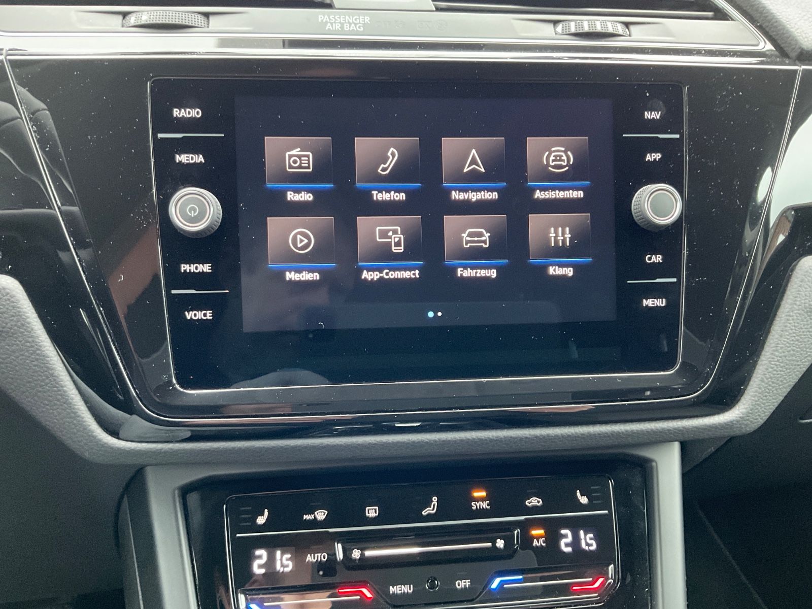 Fahrzeugabbildung Volkswagen Touran 1.5 TSI DSG,R Line,Navi,Kamera,LED,ACC