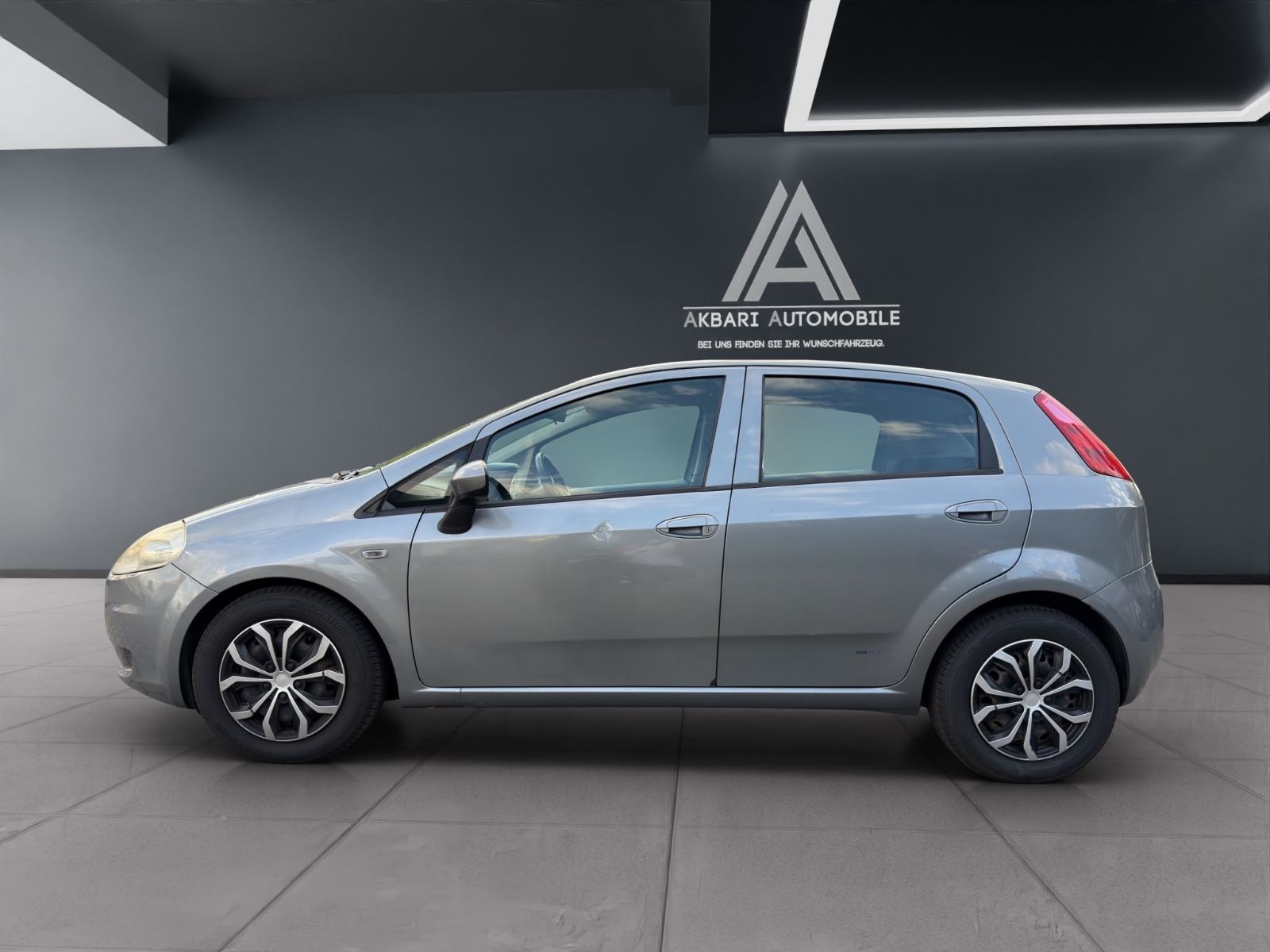 Fahrzeugabbildung Fiat Grande Punto 1.4*77PS*TÜV*Neu*Klimaanlage*