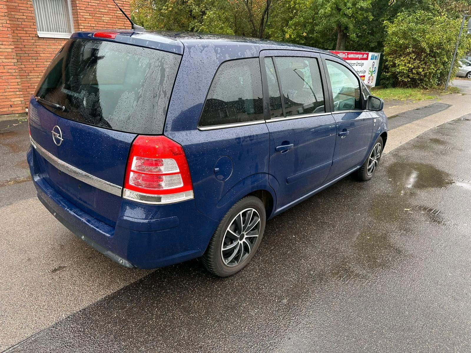 Opel Zafira 2010 — engine