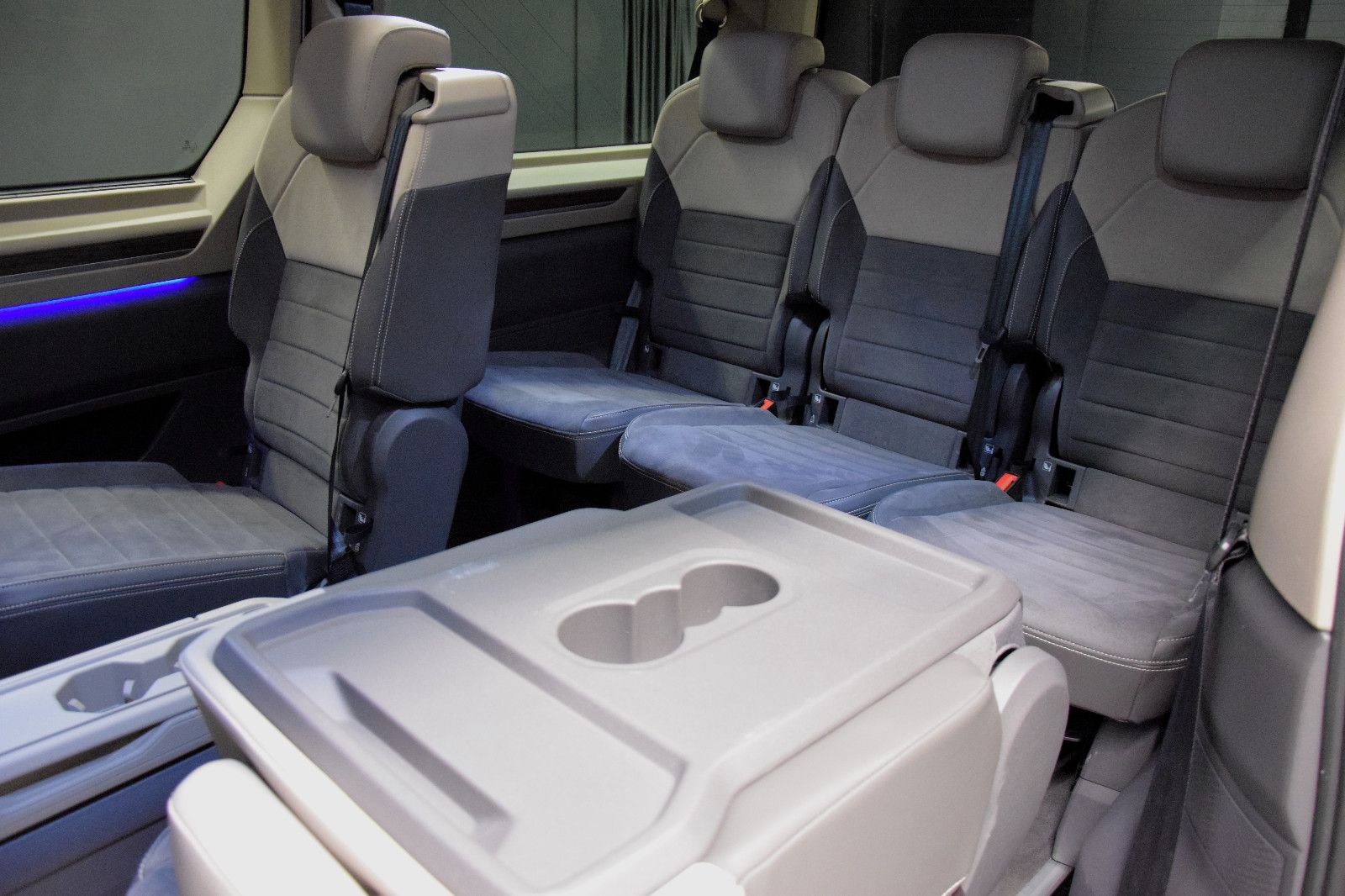 Fahrzeugabbildung Volkswagen T7 Multivan Style lang Pano AHK ACC Sthz NP 75T€