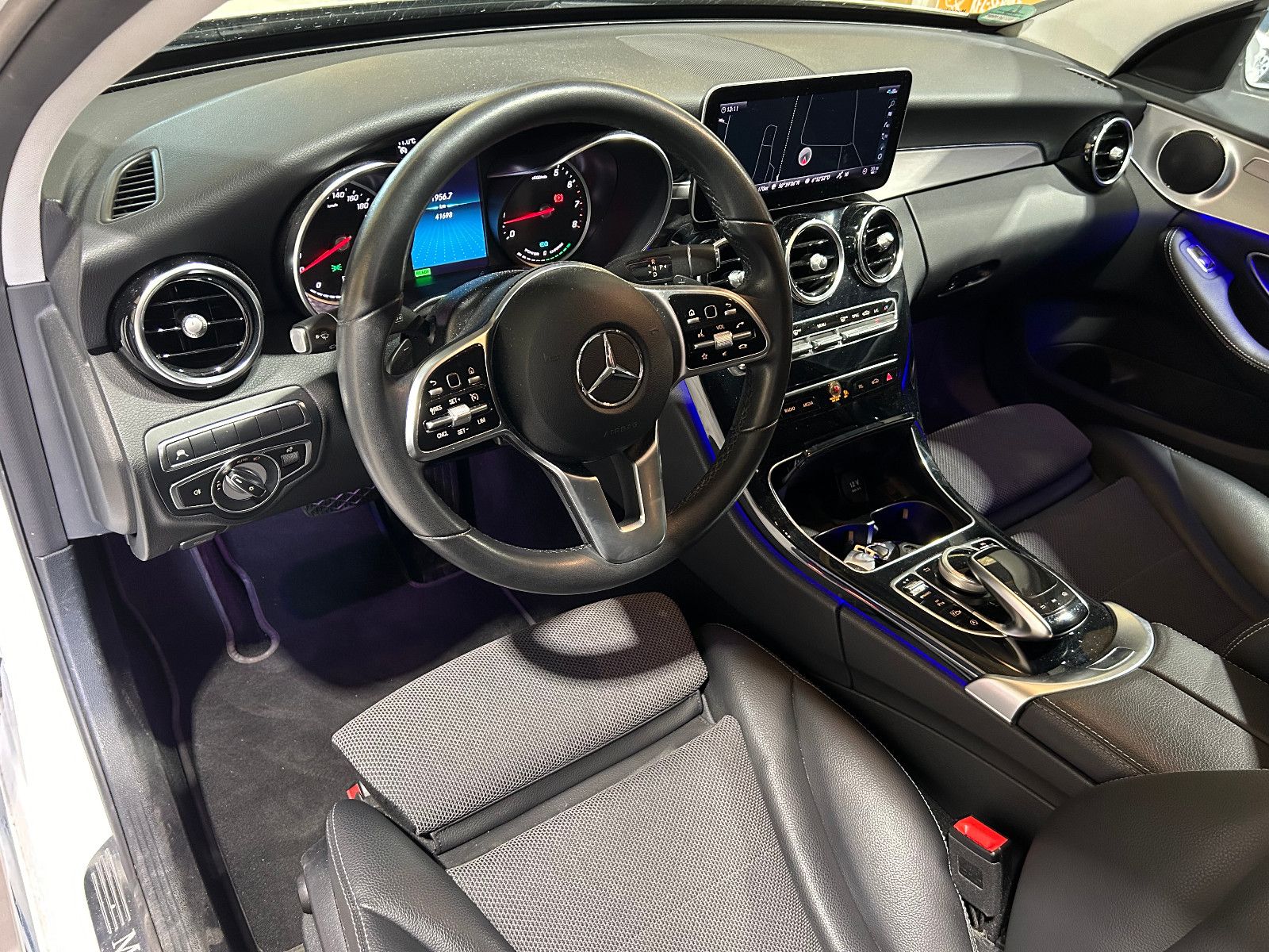 Fahrzeugabbildung Mercedes-Benz C 200 T-Modell/NAVI/KAMERA/APPLE/AMBIENTE/SHZ