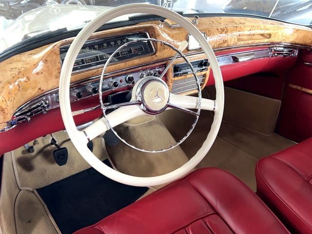 Fahrzeugabbildung Mercedes-Benz 220 S Cabriolet Ponton