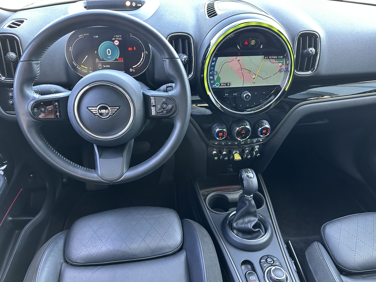 Fahrzeugabbildung MINI Cooper SE Countryman ALL4 NAV+LED+HUD+PANO+KAM