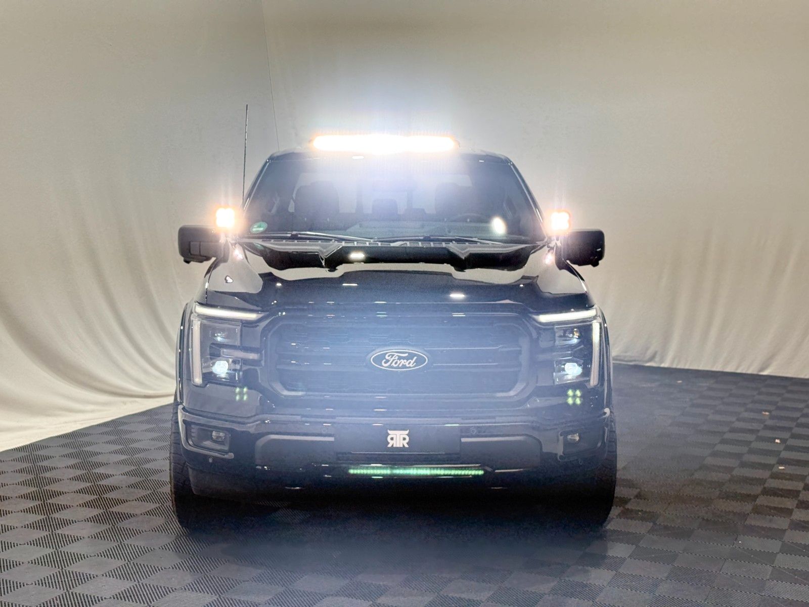 Fahrzeugabbildung Ford F-150 Lariat 5.0L V8  5,5" Black RTR Ed.