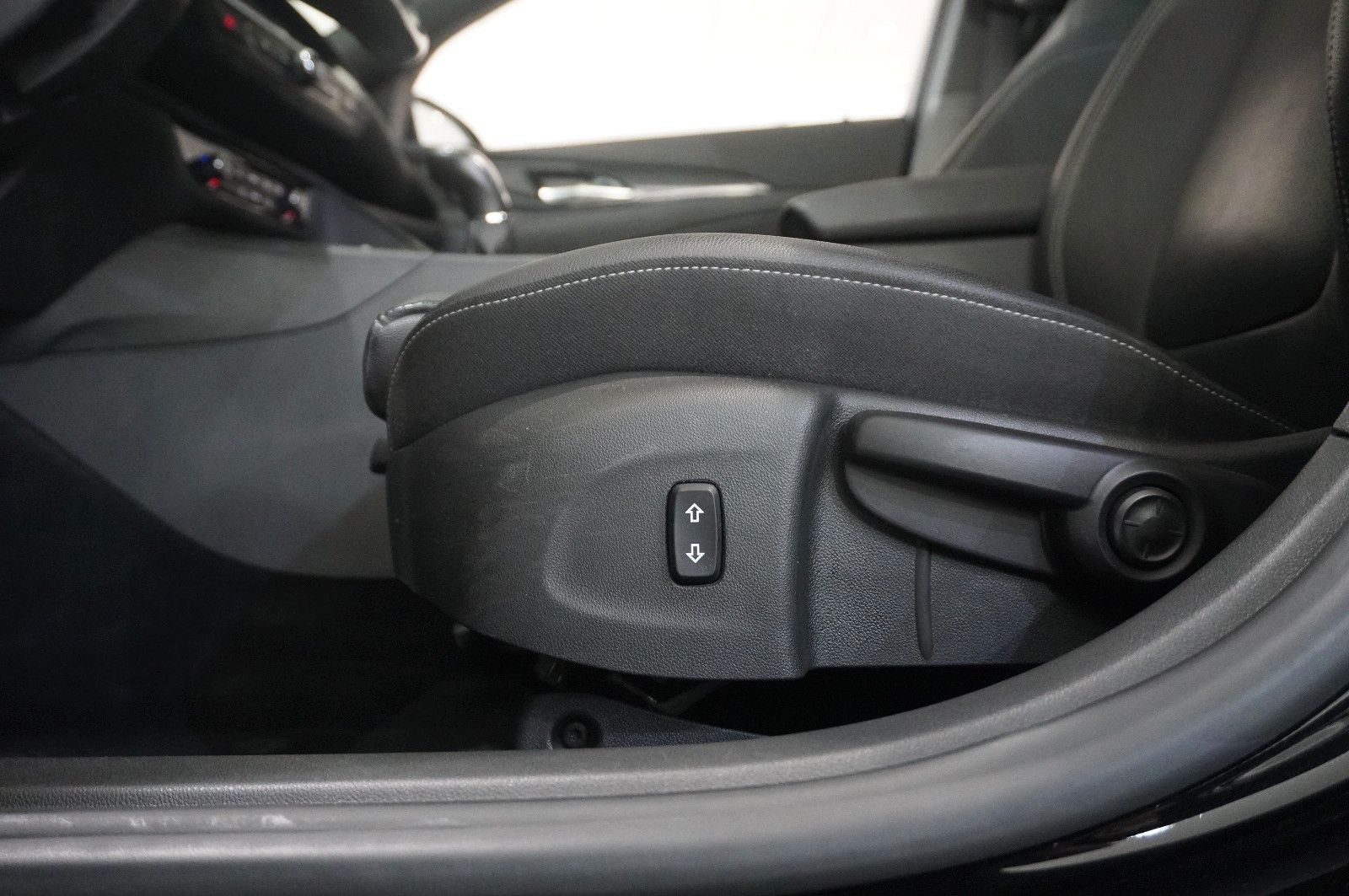 Fahrzeugabbildung Opel Insignia B ST 2.0D ELEGANCE NAVI/LED/KAMERA/PANO