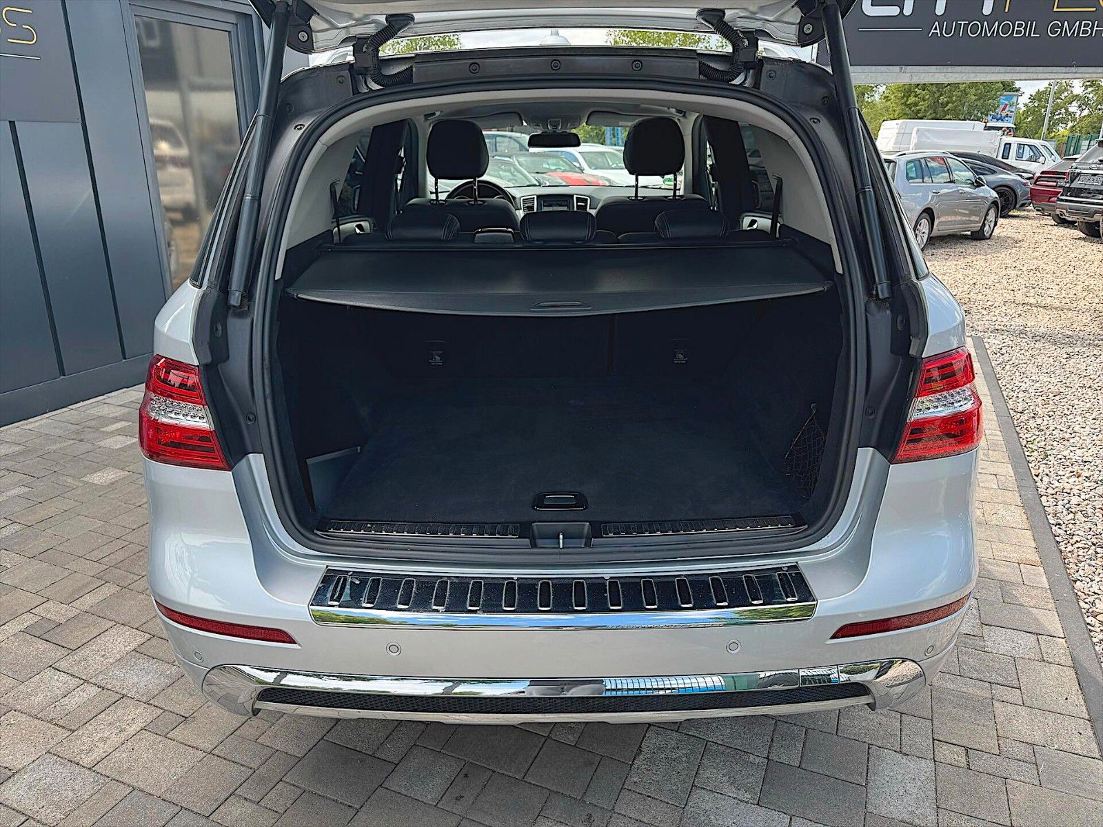 Fahrzeugabbildung Mercedes-Benz ML 400 AMG Sport-Paket 4Matic *Bi-Xenon*LED*