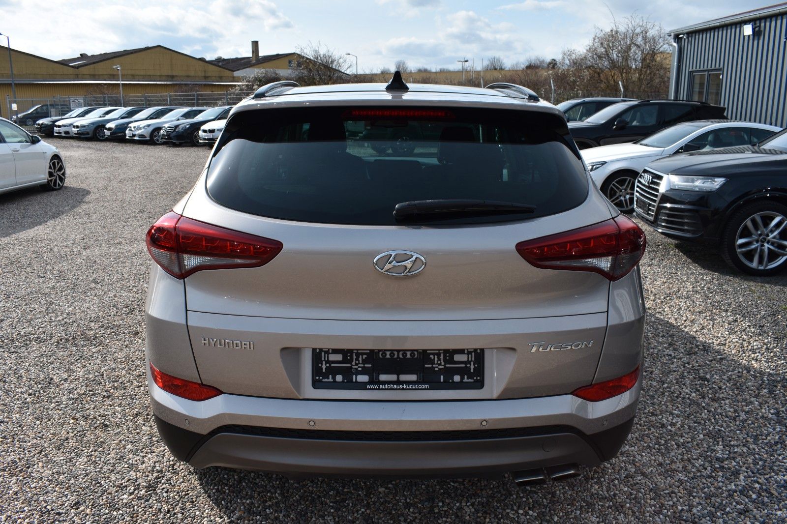 Fahrzeugabbildung Hyundai Tucson Style 2WD Panorama Dach Bluetooth Schaltr