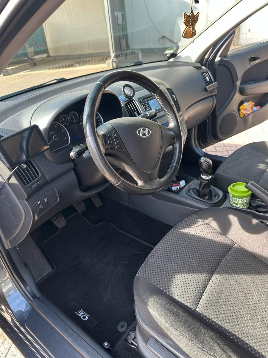 Hyundai i30 2011 — photo 11