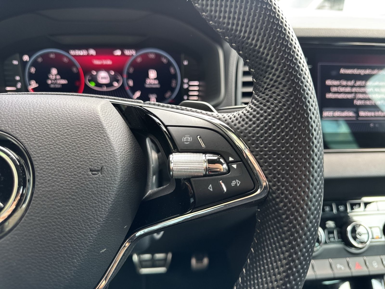Karoq 2.0 TSI Sportline 4x4, AHK, Sportsitze, Pa