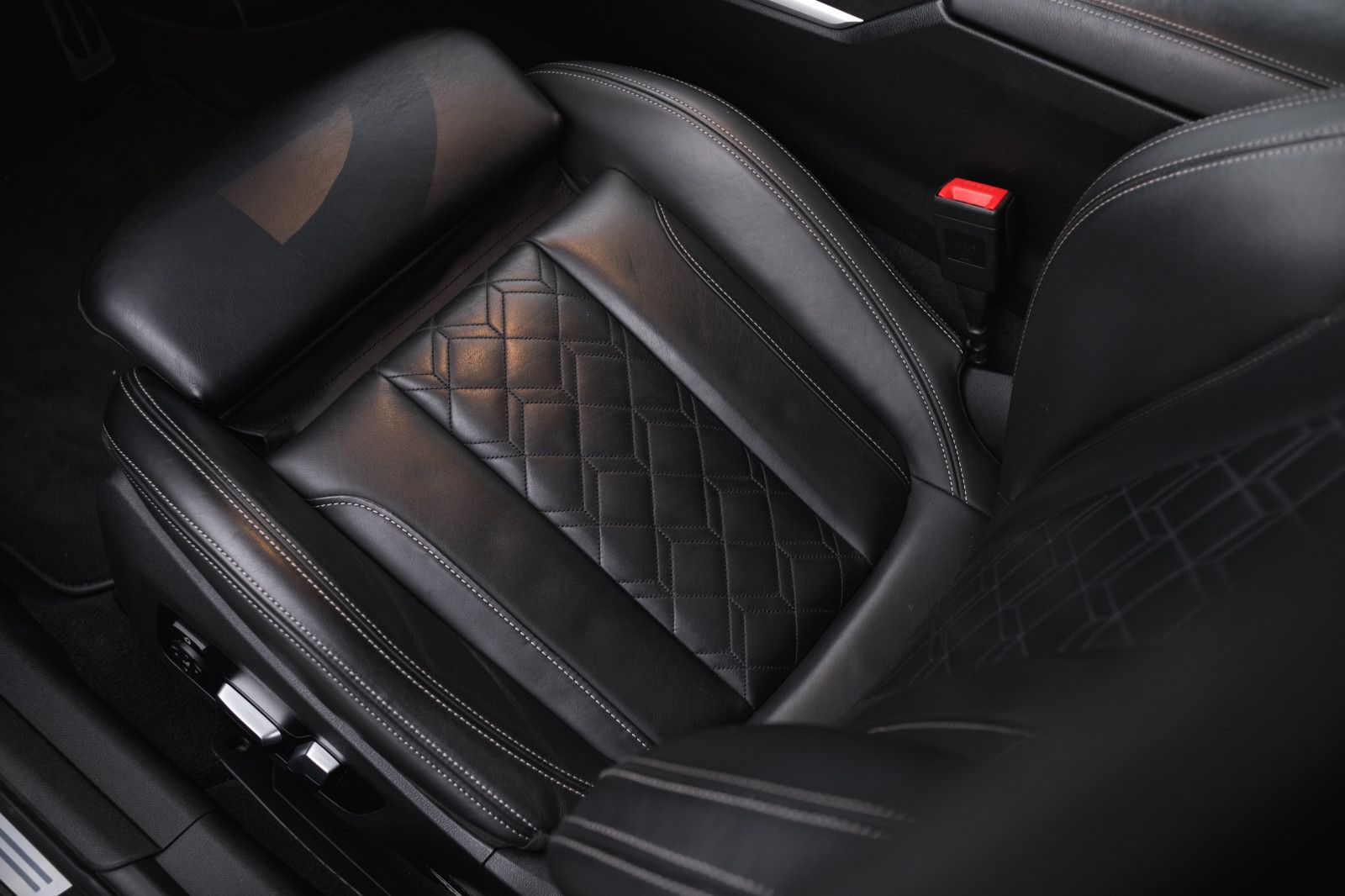 Fahrzeugabbildung ALPINA D3 S Touring-Pano-HarmanKardon-InnoPaket-20Zoll