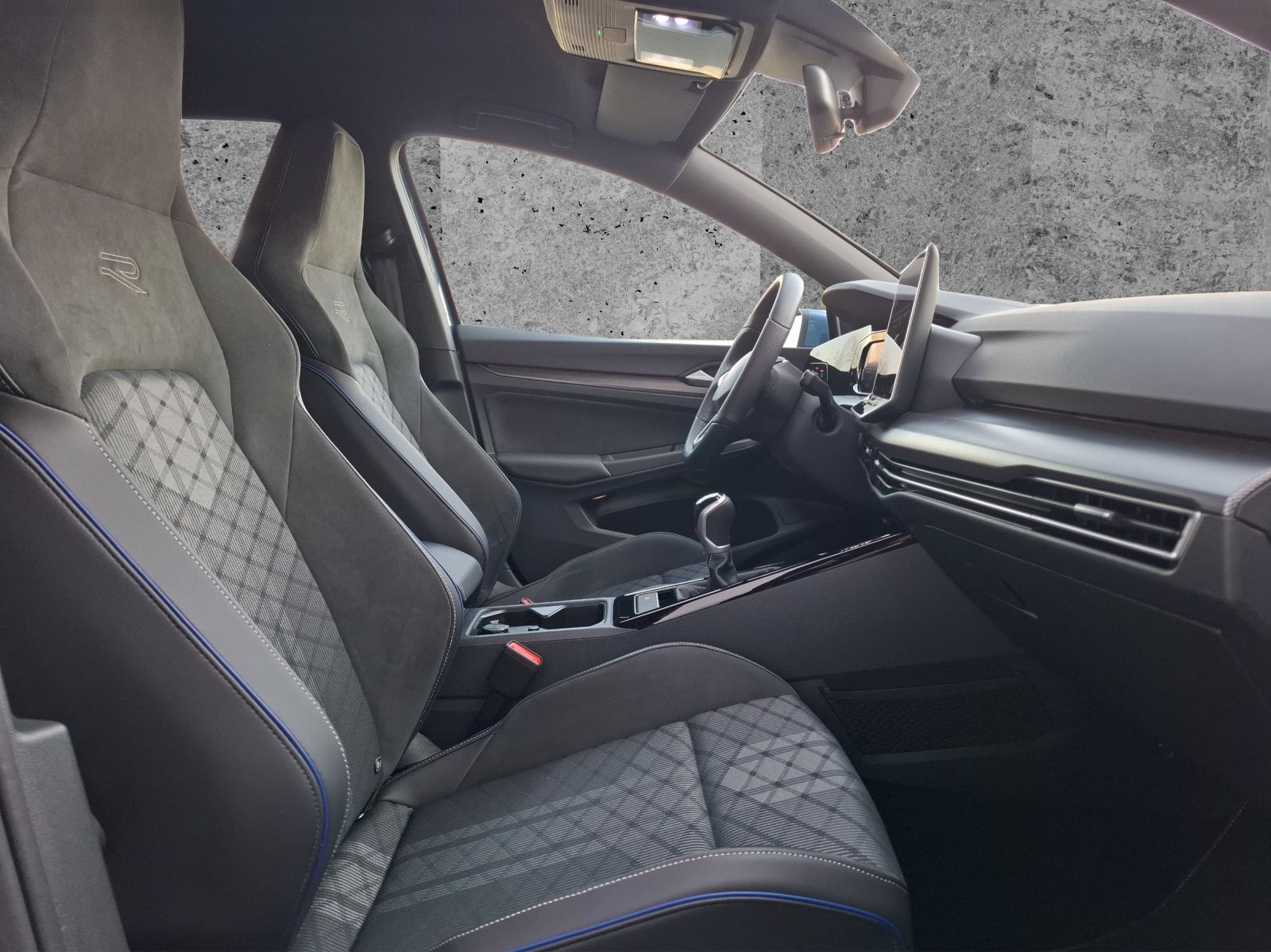 Fahrzeugabbildung Volkswagen Golf VIII TSI R-Line LED APP AID ACC RFK SH LHZ