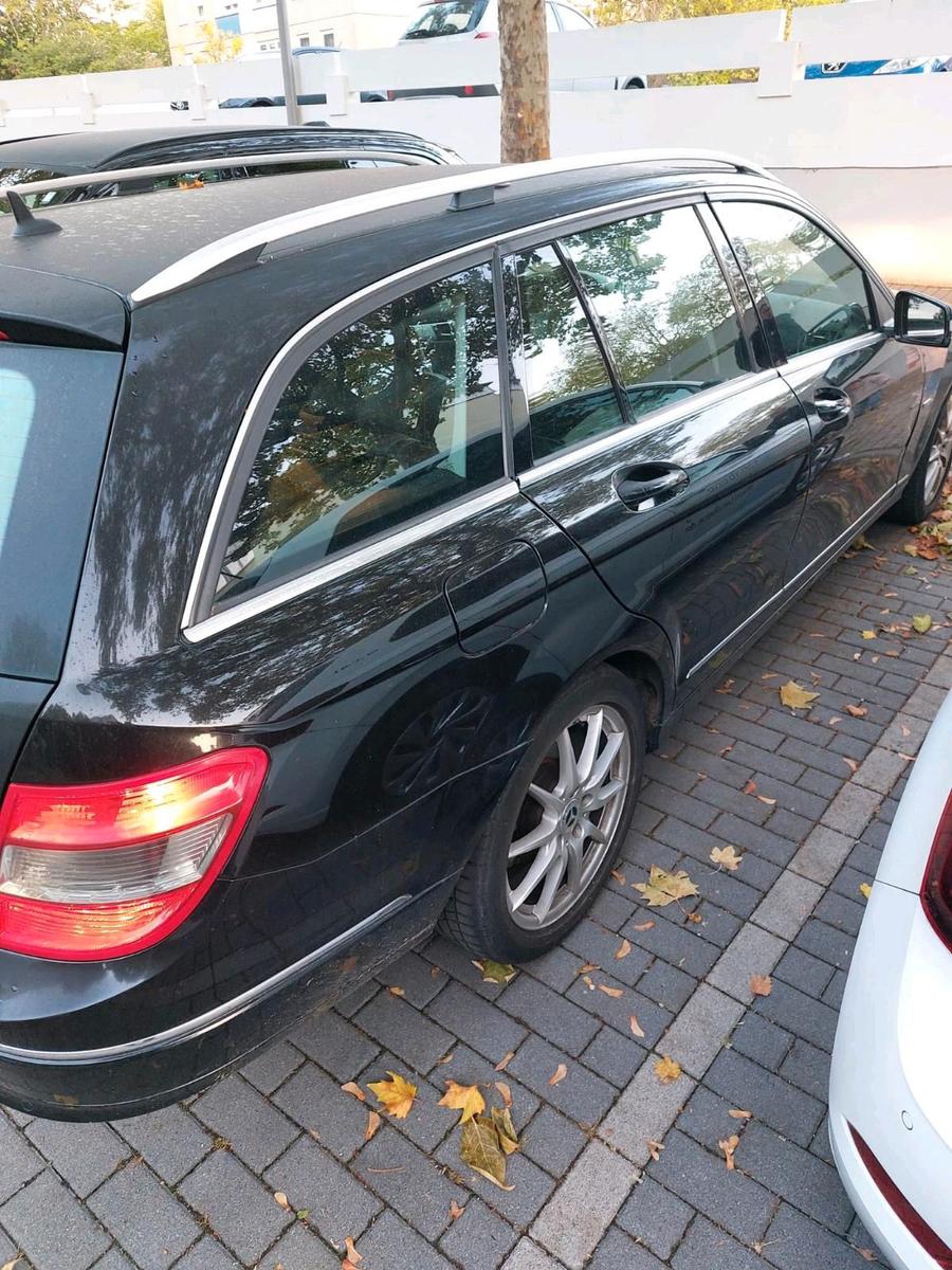 Mercedes-Benz C200 2010 — rear view