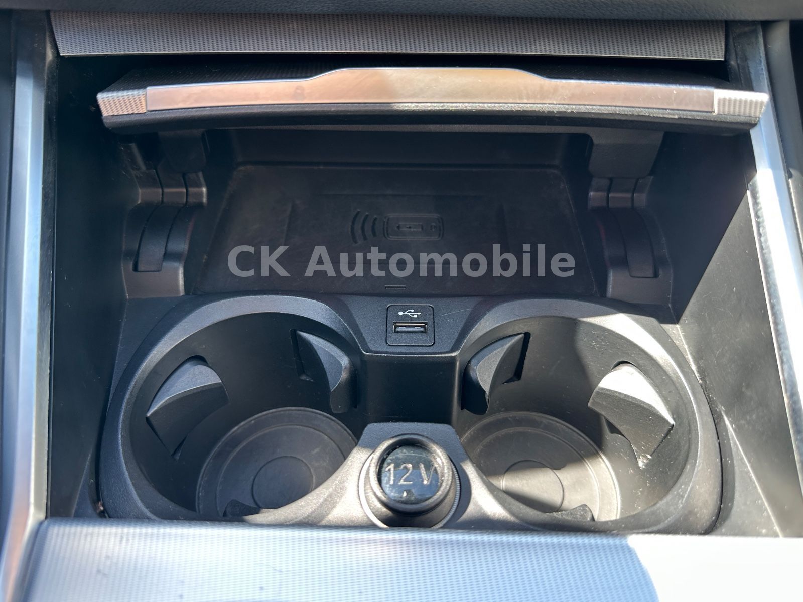 Fahrzeugabbildung BMW 318d Touring Sport-Line/Shadow-Line/Navi/Laser