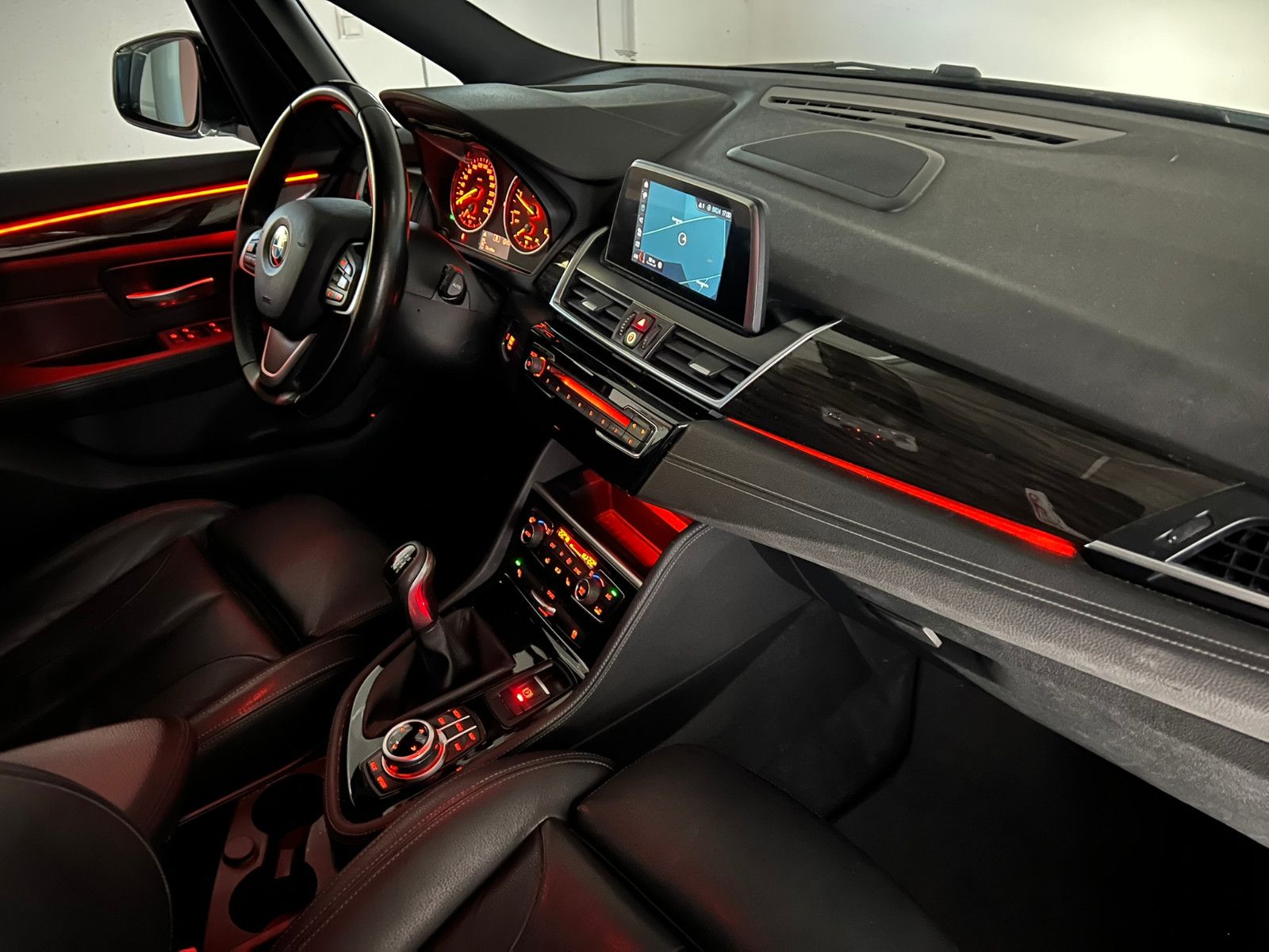 Fahrzeugabbildung BMW 218 d Gran Tourer LUXURY Line/PANO/LED/7-SITZER