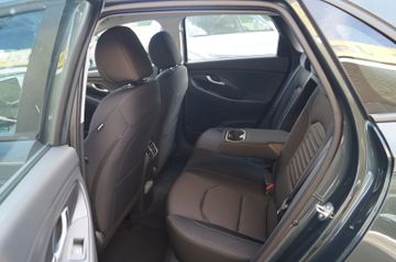 Hyundai i30 1.5 DPI NAVI-LED-KAMERA-SHZG-PDC-