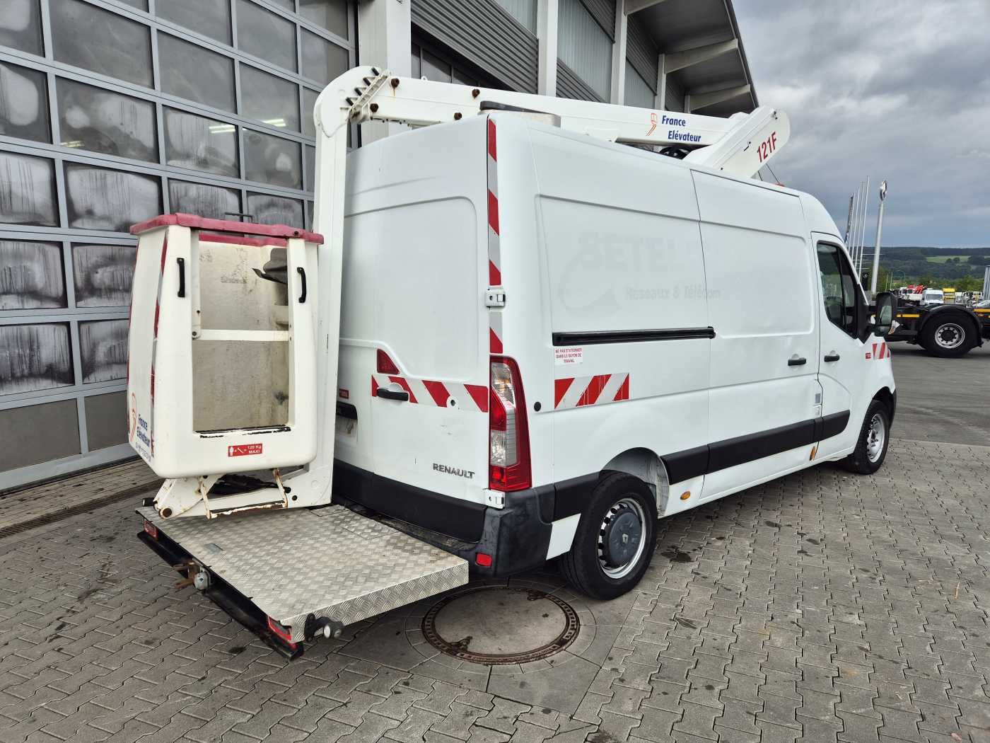 Fahrzeugabbildung Renault Master 2.3 dCi / France Elevateur 121FT, 12m