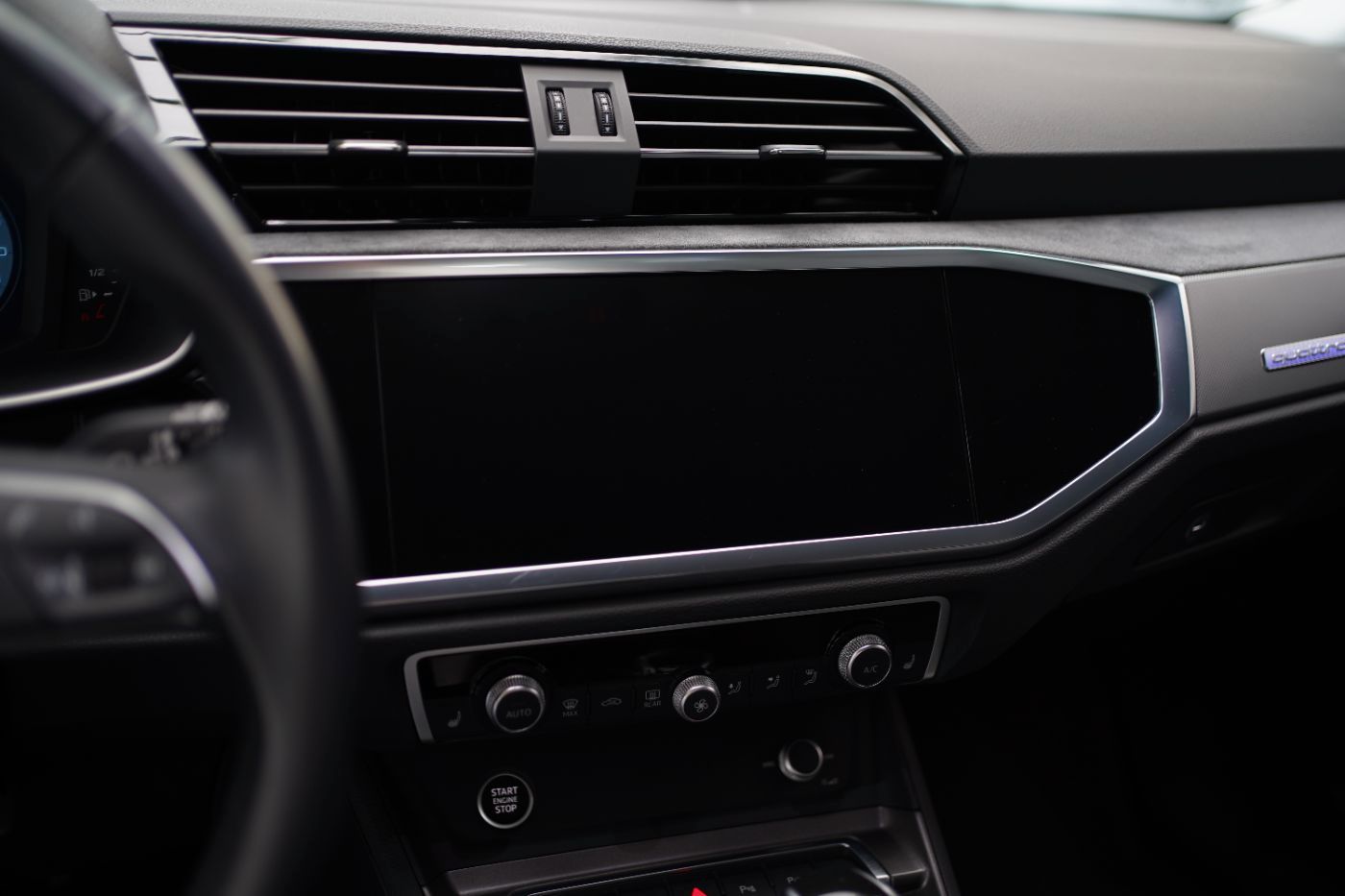 Fahrzeugabbildung Audi Q3 40 TFSI quattro S Line +Komfortzugang+LED+AHK