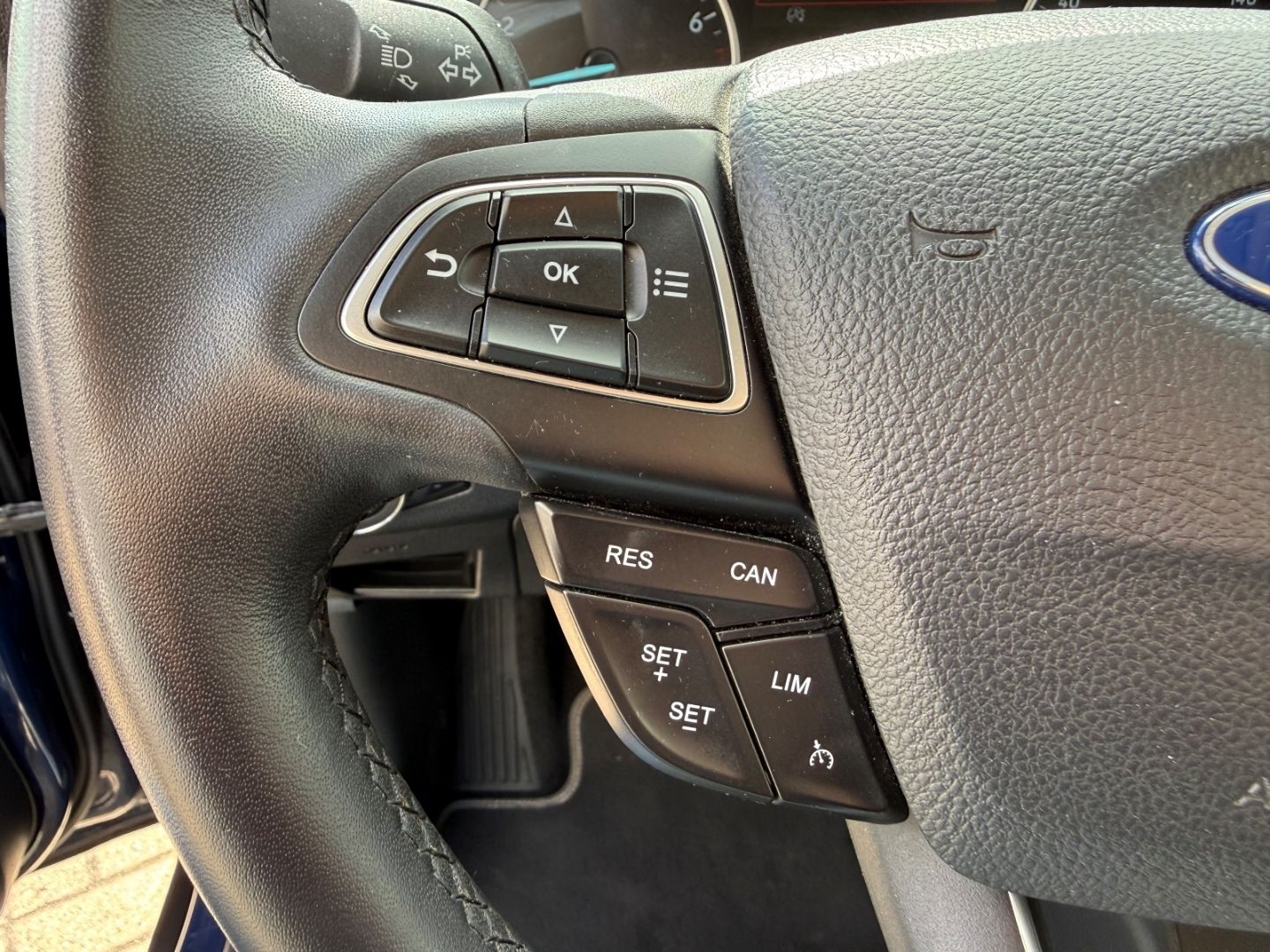 Fahrzeugabbildung Ford EcoSport Titanium 1.0 EcoBoost Navi WiPa CarPlay