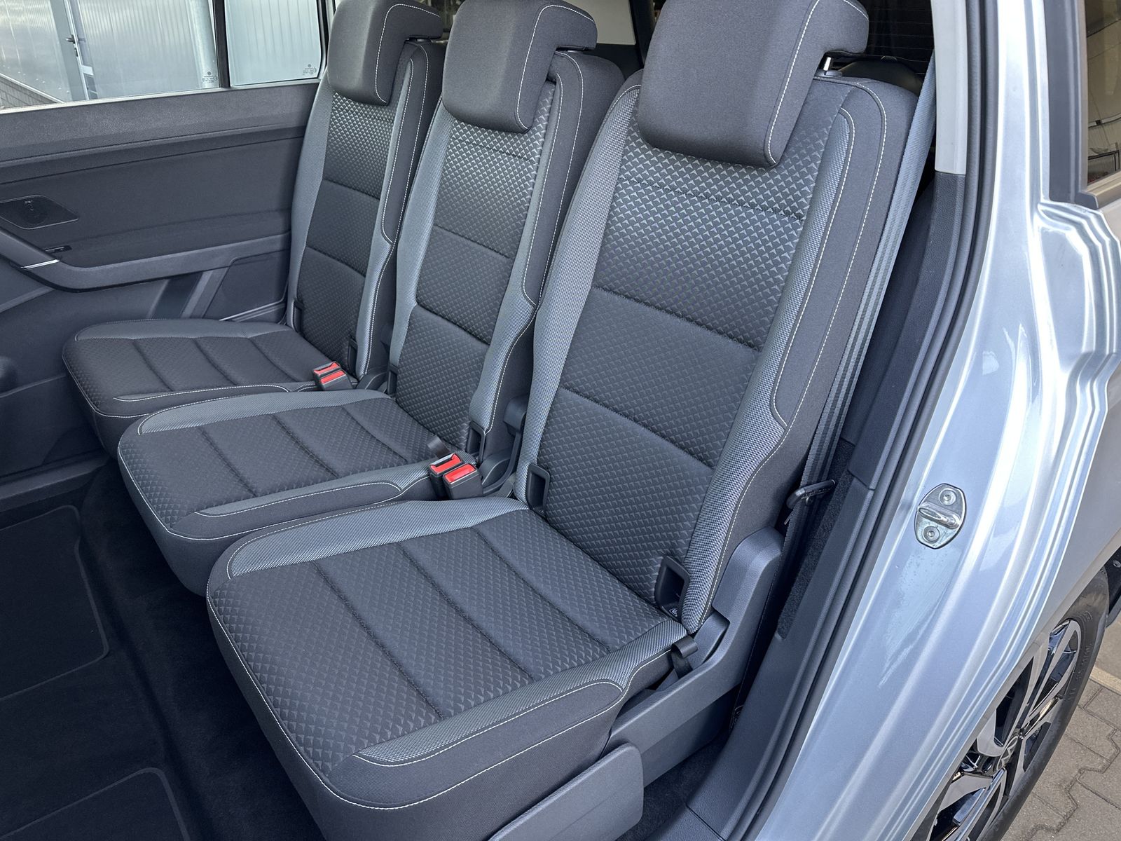Fahrzeugabbildung Volkswagen Touran 2.0 TDI DSG Active NAV+IQ-LIGHT+KAM+16ZO