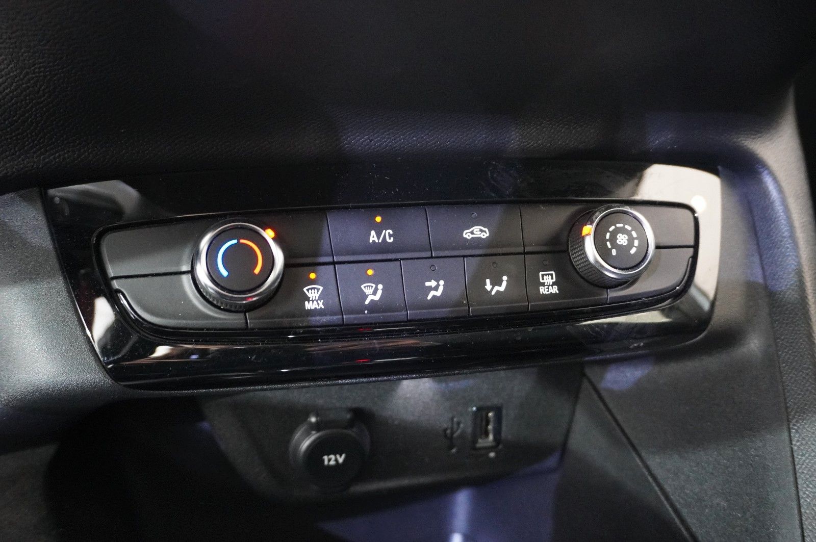 Fahrzeugabbildung Opel Corsa F 1.2T ELEGANCE NAVI/LED/KAMERA/SPORT/DAB+