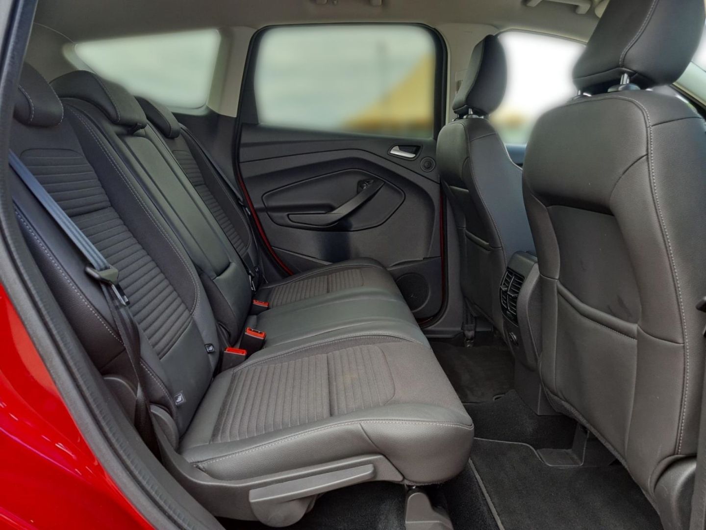 Fahrzeugabbildung Ford Kuga Titanium 1.5 AT Klima Rückfahrkamera PDC