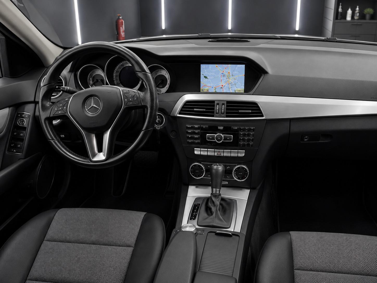 Mercedes-Benz C 200 CGI BE AVANTGARDE AHK RFK