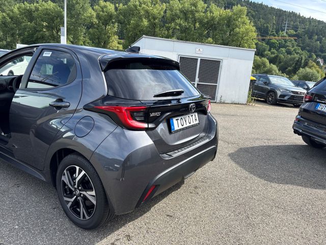 Yaris Hybrid Team Deutschland 1.5 LED Apple Car