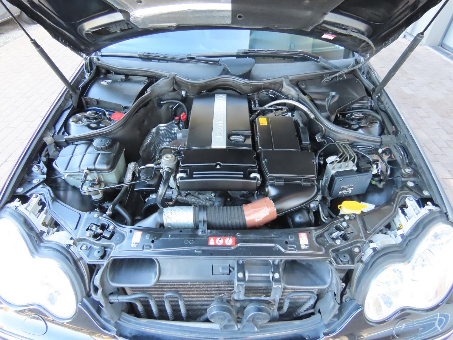 Mercedes-Benz C180 2004 — photo 39