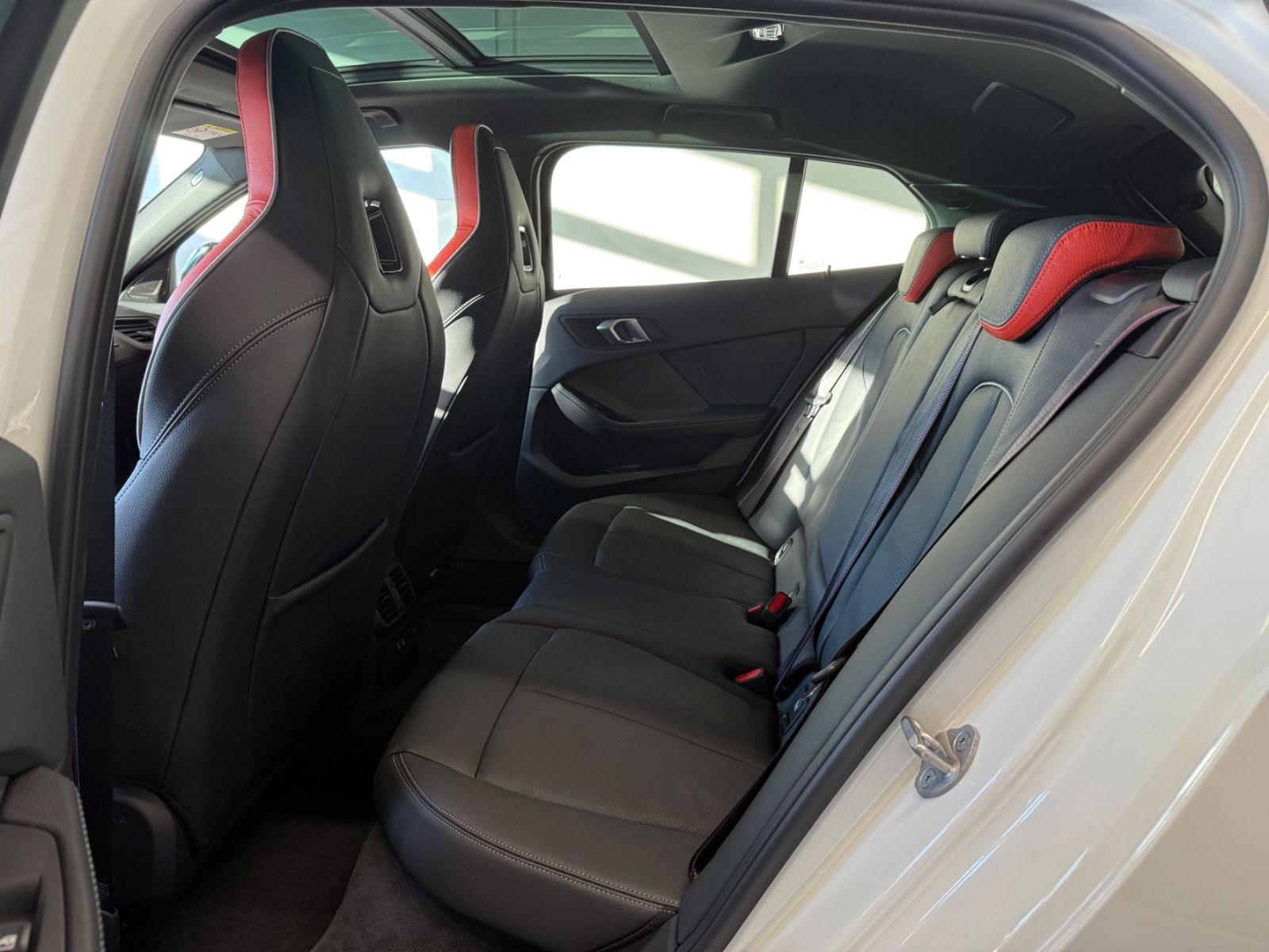 Fahrzeugabbildung BMW 118 i Edition Colorv.; M-Tech.-,M-Pro-Sport-Pak.