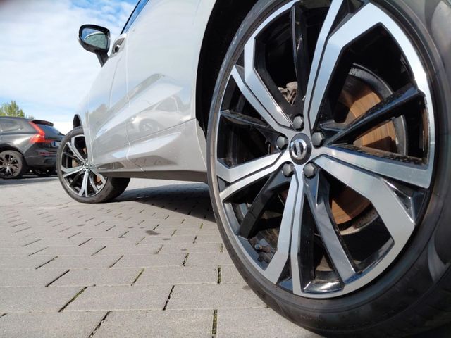 VOLVO XC 60 (Bild 30 von Array)
