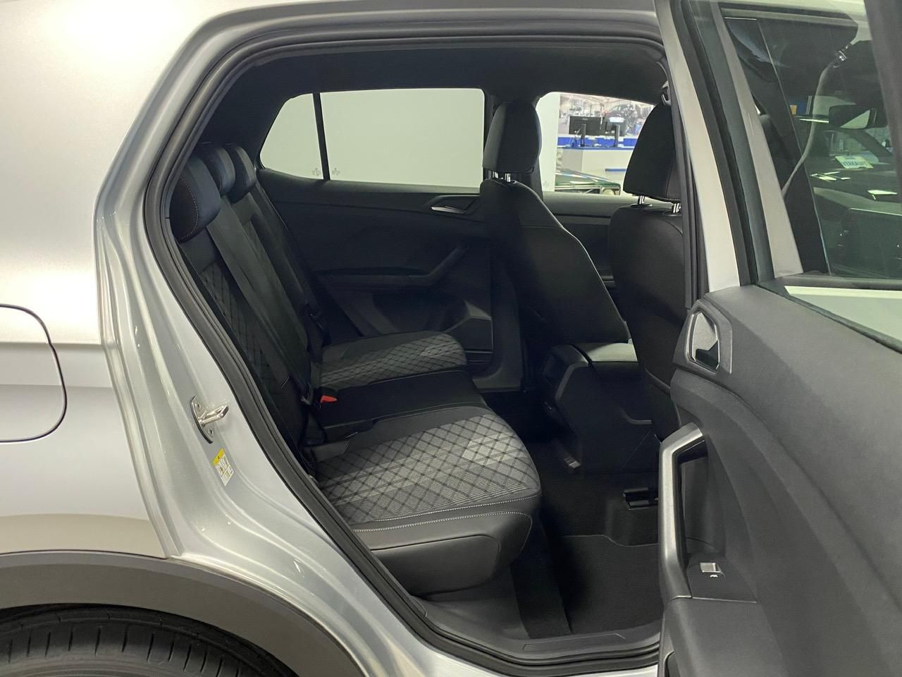 Fahrzeugabbildung Volkswagen T-Cross 1.5 TSI DSG BLACK STYLE R-Line+AHK+ACC++