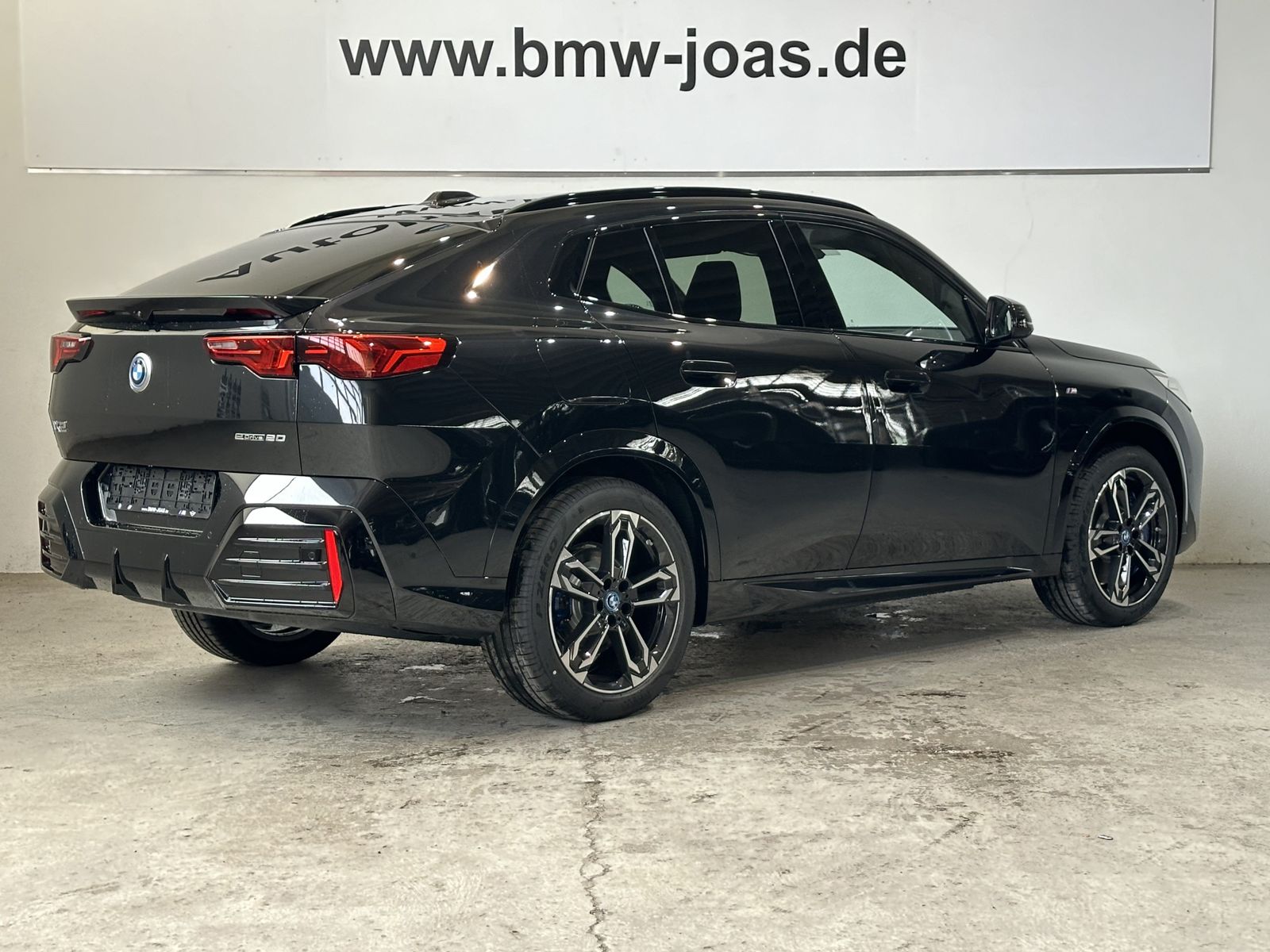 Fahrzeugabbildung BMW iX2 M Sportpaket, Komfortzugang, Lenkradheizung